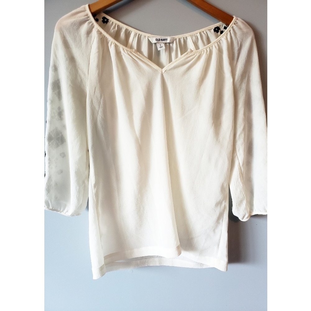 2/20 Old Navy Embroidered White Blouse